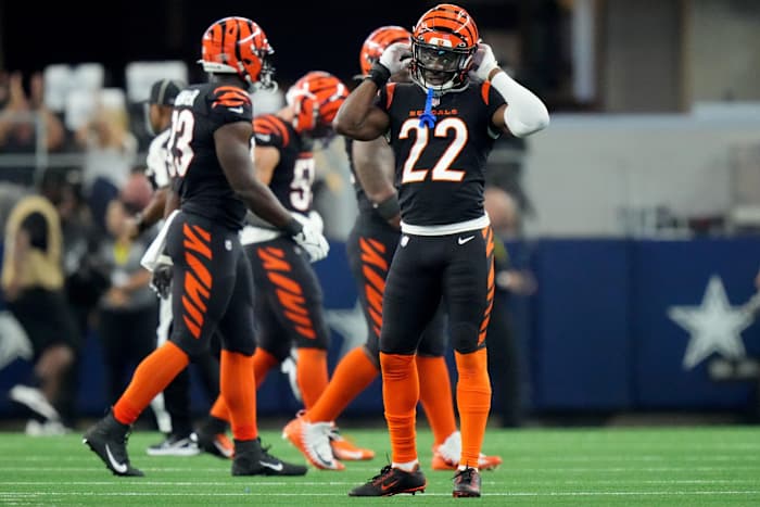 Cincinnati Bengals cornerback Chidobe Awuzie (22) reacts after the Dallas Cowboys kicked a game-winning kick in the fourth quarter of an NFL Week 2 game, Sunday, Sept. 18, 2022, at AT&T Stadium in Arlington, Texas. The Dallas Cowboys won, 20-17. Nfl Cincinnati Bengals At Dallas Cowboys Sept 18 2678